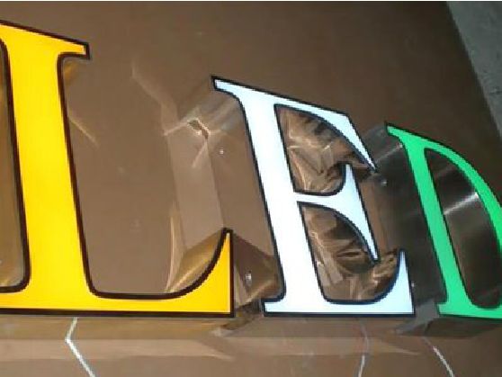 奉新介绍LED招牌的基础知识。