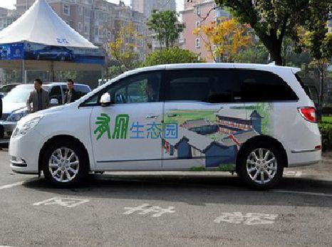 奉新户外车贴喷绘如何保持效果?