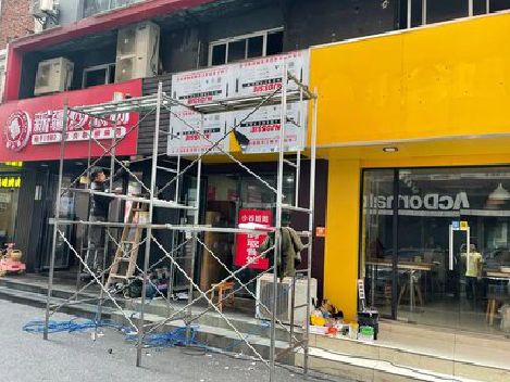 奉新制作广告招牌如何避免它发黄？